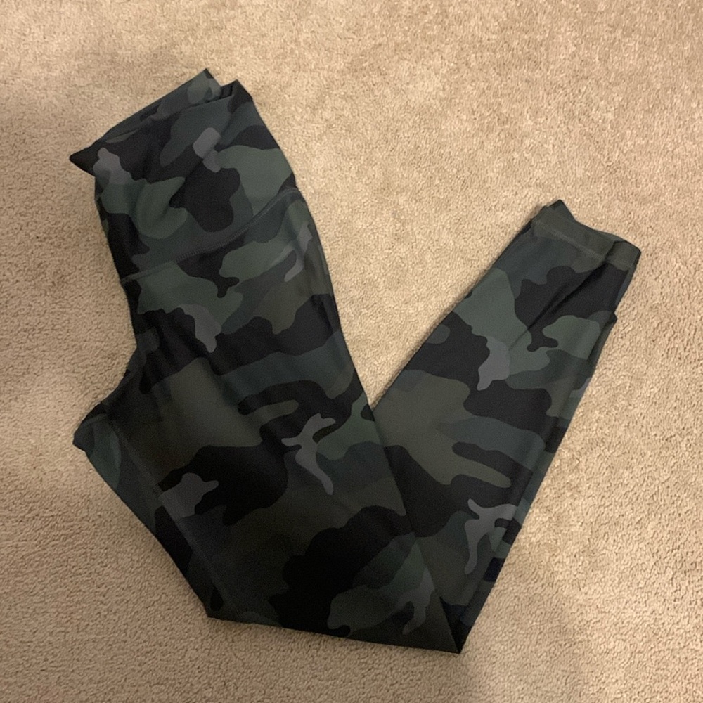 OLD NAVY CAMO WORKOUT PANT
